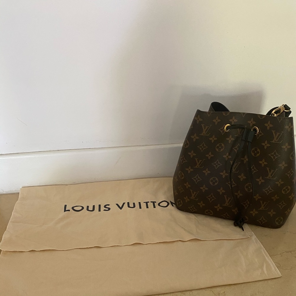 100% authentic Louis Vuitton NÉONOÉ brand new